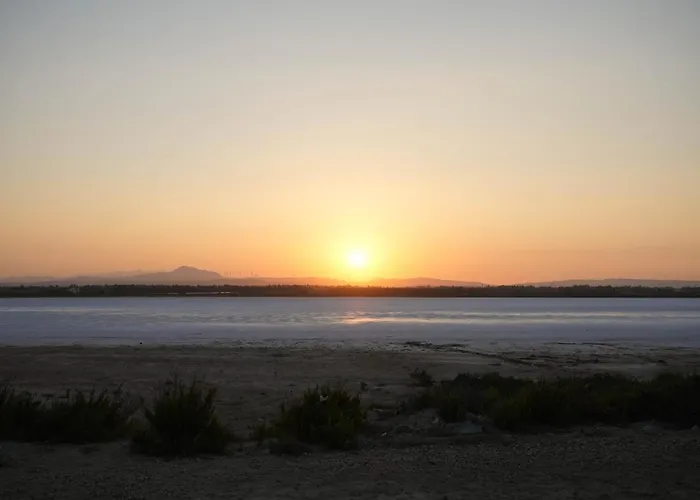 Будинок відпочинку Meneou By The Sea