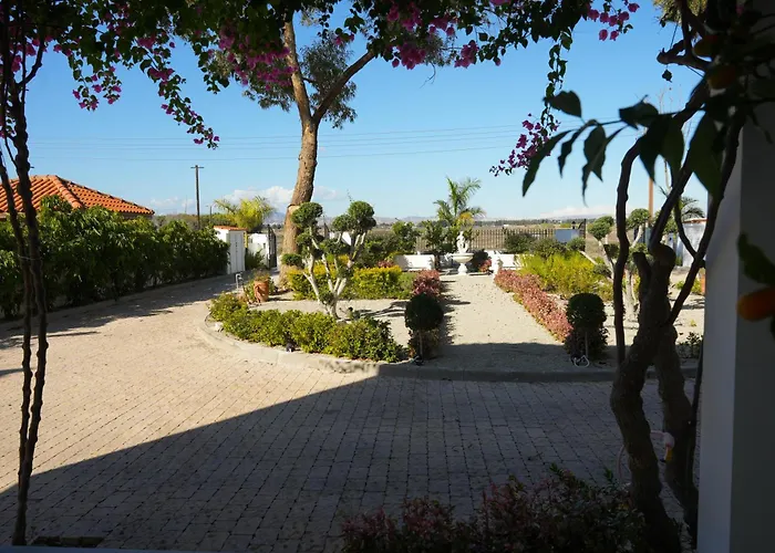 Будинок відпочинку Meneou By The Sea *